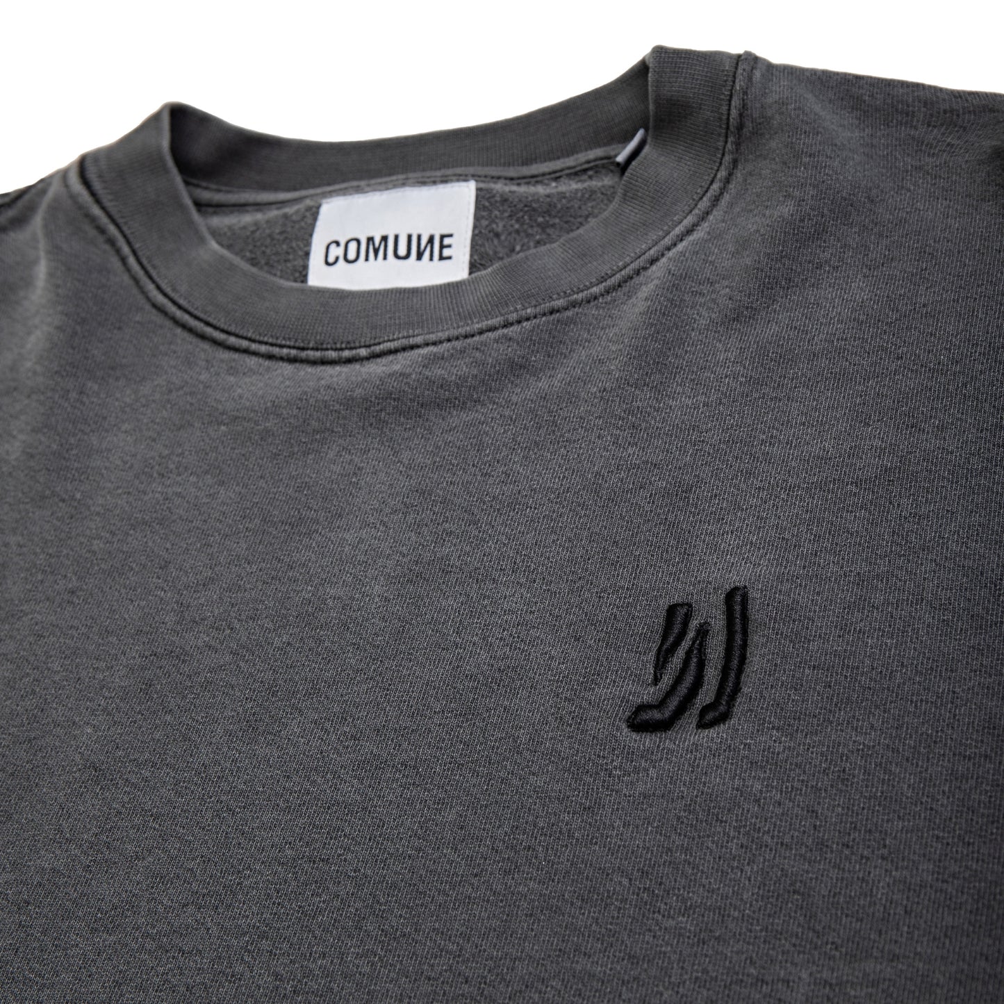 Comune Duke Crew heavyweight cotton in faded black color on white background, logo close up. COMUNE DUKE CREW | Faded Black