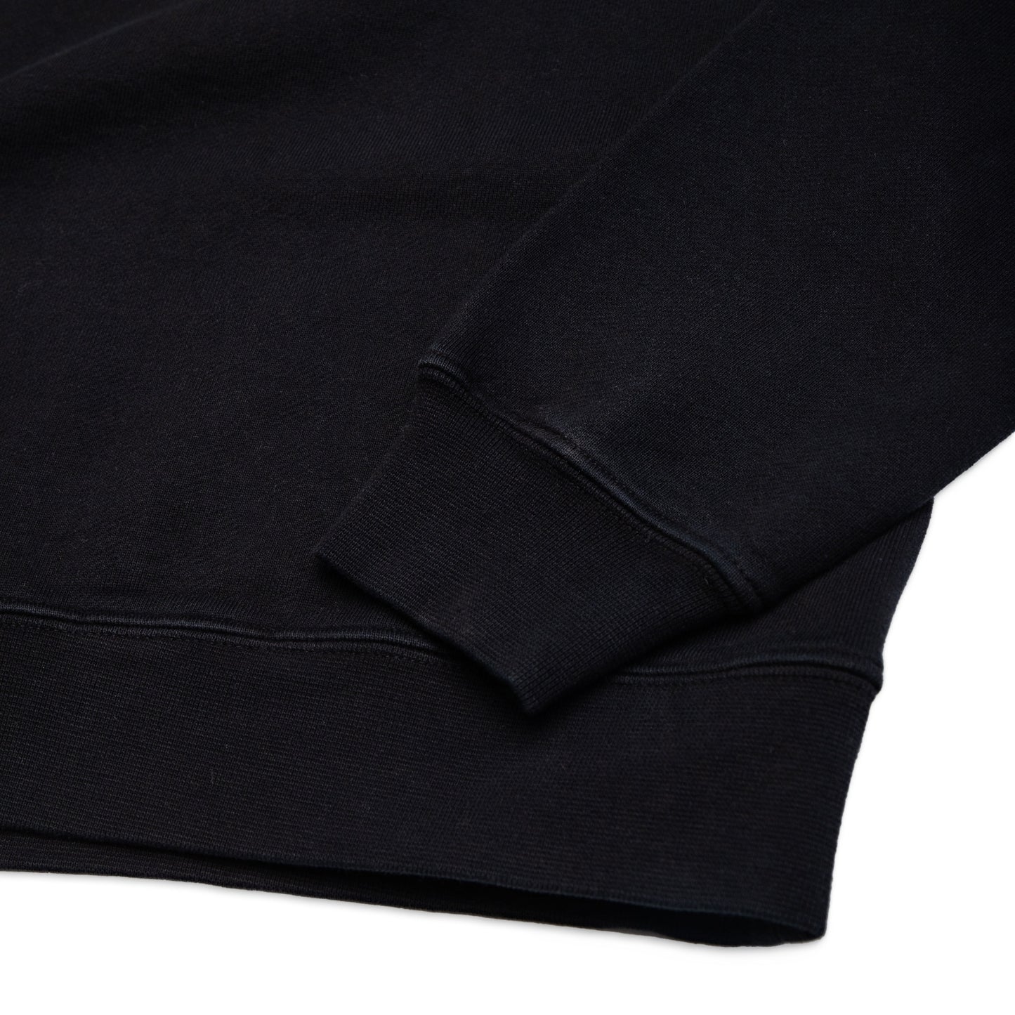 Comune Luka Crewneck heavyweight cotton sweatshirt in black color on white background, close up of the hems. COMUNE LUKA CREW | Black