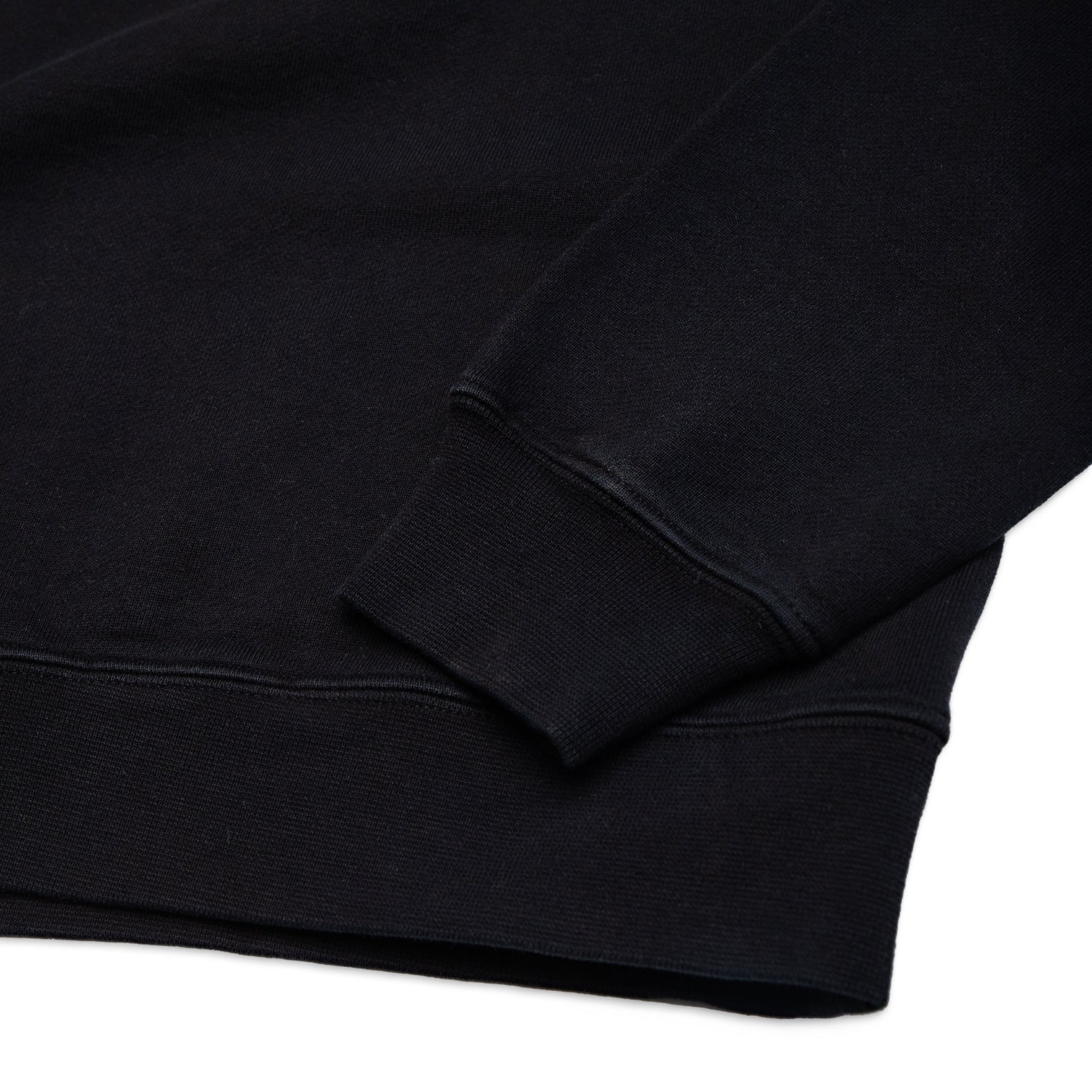 Comune Luka Crewneck heavyweight cotton sweatshirt in black color on white background, close up of the hems. COMUNE LUKA CREW | Black