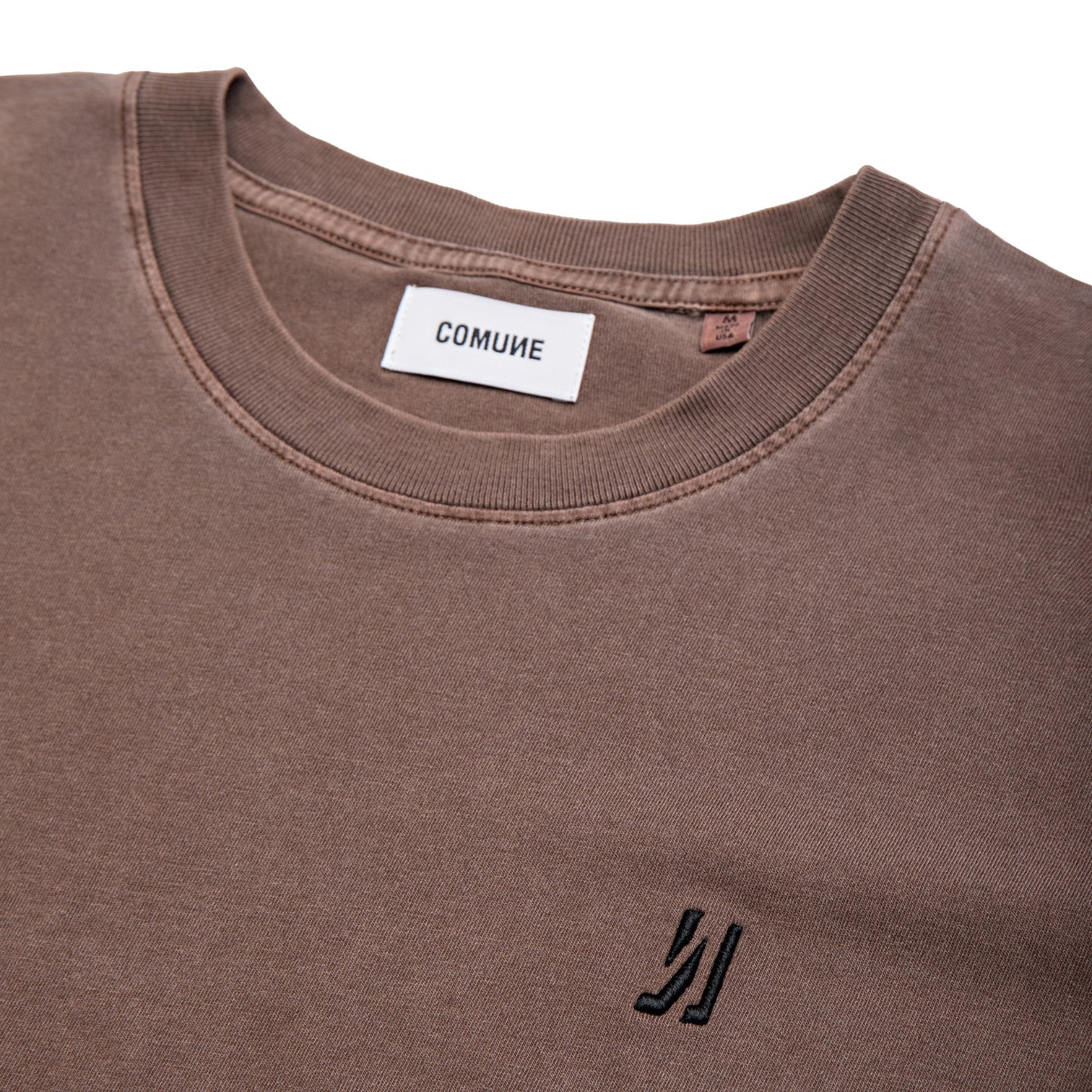 Comune Ryder oversized tee in soft 100% cotton in brown color on white background, logo close up. COMUNE RYDER OVERSIZED TEE | Brown