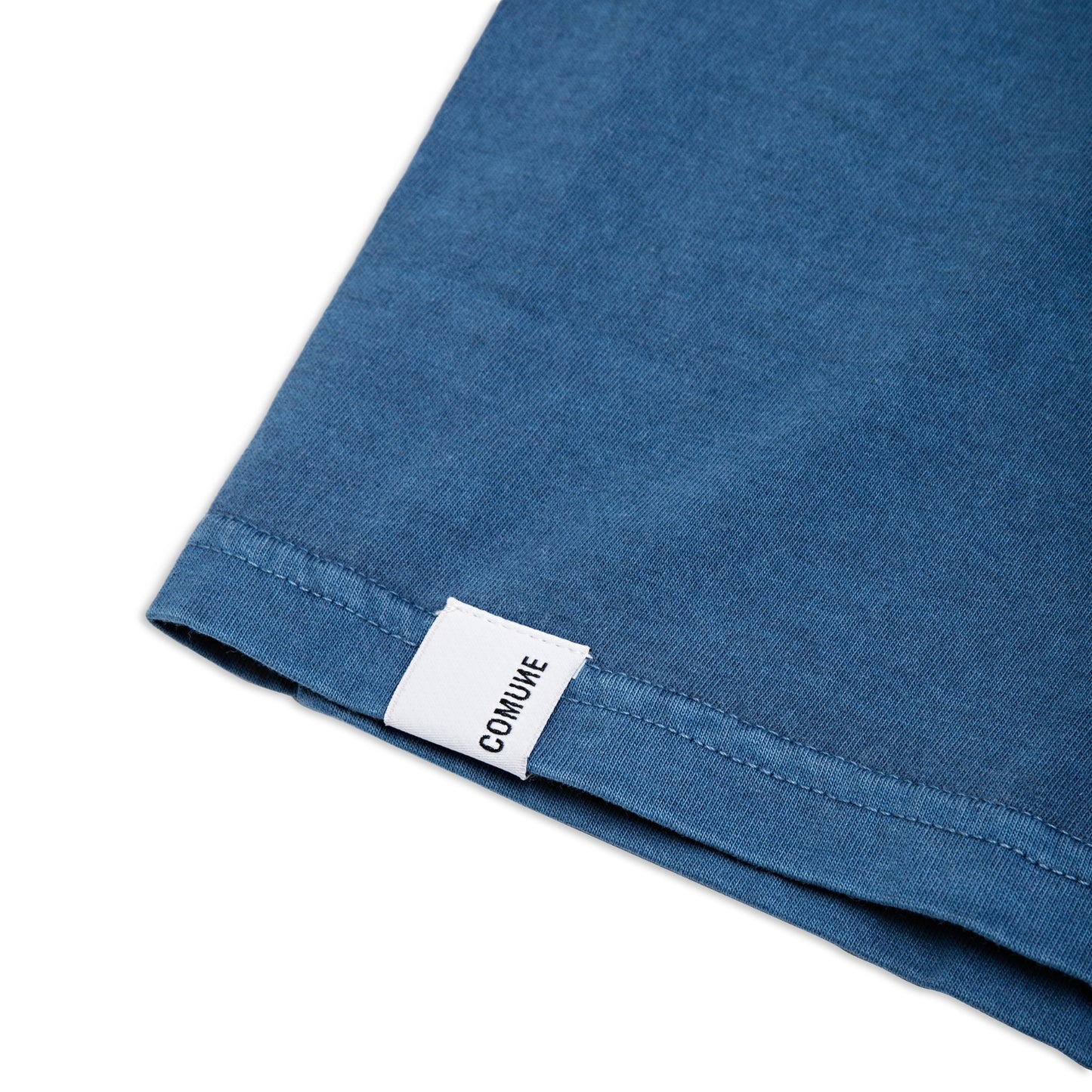 Comune Ryder oversized tee in soft 100% cotton in marine color on white background, label and hem close up. COMUNE RYDER OVERSIZED TEE | Marine